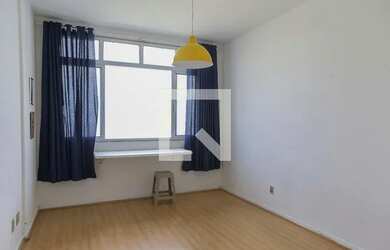 Imagem: O studio possui 1 Dormitório, 1 Banheiro, 1 Vaga na garagem