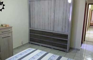 Imagem: A casa possui 3 Dormitórios, 3 Banheiros, 2 Vagas na garagem