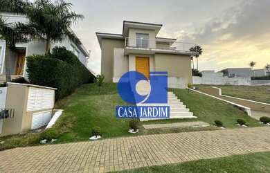 Imagem: A casa em condomínio possui 4 Dormitórios, 5 Banheiros, 3