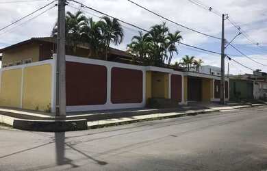 Imagem: A casa possui 4 Dormitórios, 4 Banheiros, 2 Vagas na garagem