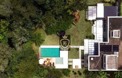 Imagem: A casa em condomínio possui 4 Dormitórios, 5 Banheiros, 5