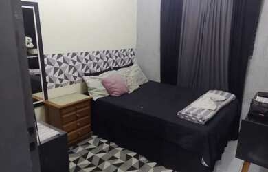 Imagem: A casa e possui 2 Dormitórios, Suítes, 1 Banheiro, 1 Vaga