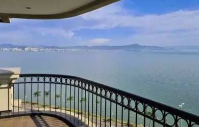 Imagem: O apartamento possui 3 Dormitórios, 5 Banheiros, 3 Vagas na