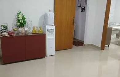 Imagem: A casa possui 4 Dormitórios, 2 Banheiros, 5 Vagas na garagem