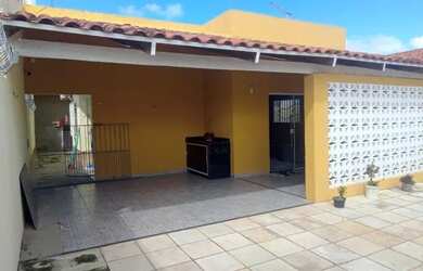 Imagem: A casa possui 3 Dormitórios, 3 Vagas na garagem e 200m² de