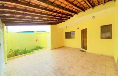 Imagem: A casa possui 2 Dormitórios, 3 Banheiros, 2 Vagas na garagem