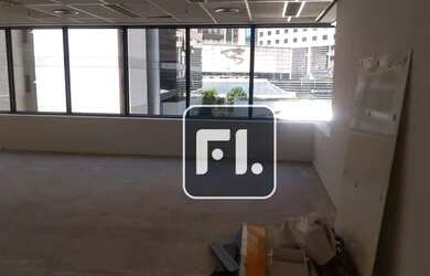 Imagem: O depósito possui 5 Vagas na garagem, 122m² de Área e está