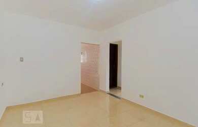 Imagem: A casa possui 3 Dormitórios, 1 Banheiro, 2 Vagas na garagem