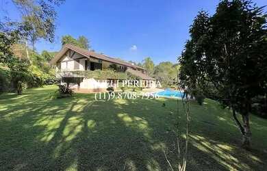 Imagem: A casa em condomínio possui 5 Dormitórios, 5 Banheiros, 5