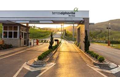 Imagem: O terreno possui 330m² de Área e está localizado em Centro