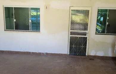 Imagem: A casa possui 2 Dormitórios, 2 Banheiros, 1 Vaga na garagem