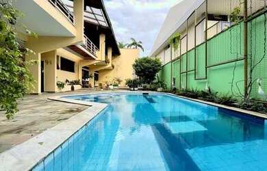 Imagem: A casa em condomínio possui 4 Dormitórios, 5 Banheiros, 4