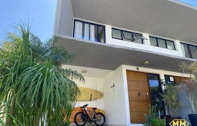 Imagem: A casa possui 3 Dormitórios, 4 Banheiros, 1 Vaga na garagem