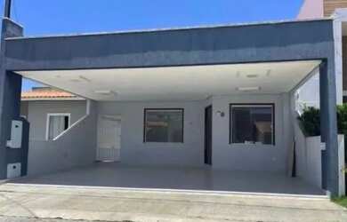 Imagem: A casa em condomínio possui 3 Dormitórios, 1 Banheiro, 3 Vagas