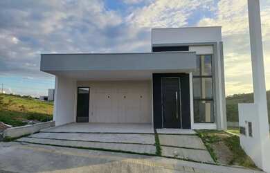 Imagem: A casa em condomínio possui 3 Dormitórios, 2 Banheiros, 2