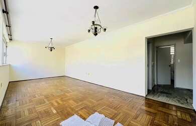 Imagem: O apartamento possui 3 Dormitórios, 1 Banheiro, 1 Vaga na garagem