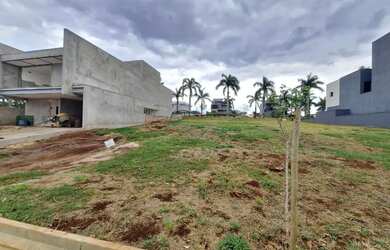 Imagem: O terreno possui 360m² de Área e está localizado em Ribeirão