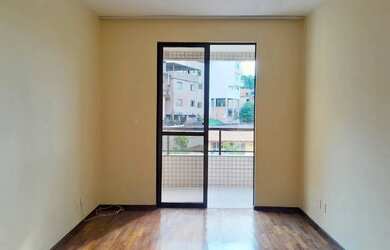 Imagem: 2 quartos com espaço de escritório e área externa boa para