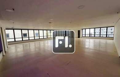 Imagem: O depósito possui 5 Vagas na garagem e 350m² de Área e está