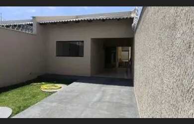 Imagem: A casa possui 3 Dormitórios, 2 Banheiros, 1 Vaga na garagem