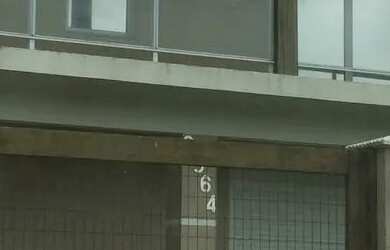 Imagem: A casa possui 4 Dormitórios, Acomodam 10 pessoas, 4 Vagas na