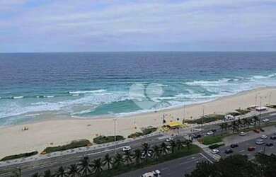 Imagem: O apartamento possui 3 Dormitórios, 3 Banheiros, 2 Vagas na