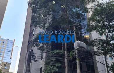 Imagem: O depósito possui 5 Vagas na garagem, 3.389m² de Área e