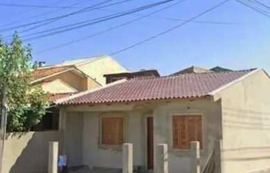 Imagem: A casa possui 2 Dormitórios, 1 Banheiro, 1 Vaga na garagem