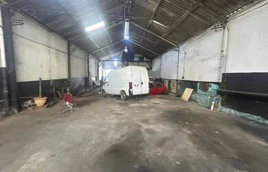 Imagem: O depósito possui 5 Vagas na garagem, 460m² de Área e está