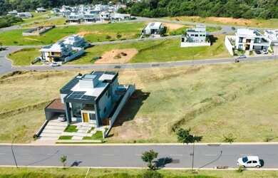 Imagem: O terreno à venda possui 602m² de Área e está localizado