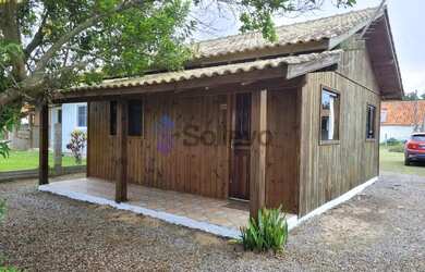 Imagem: A casa possui 2 Dormitórios, 1 Banheiro, 1 Vaga na garagem