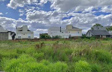 Imagem: O terreno possui 319m² de Área, Imóvel novo e está localizado