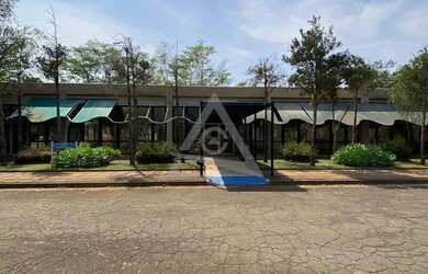 Imagem: O depósito para alugar possui 5 Vagas na garagem e 1220m²