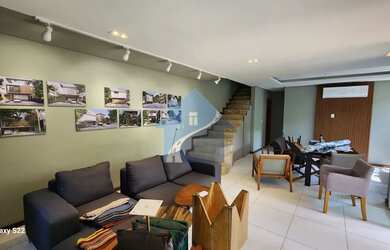 Imagem: A casa possui 3 Dormitórios, 4 Banheiros, 2 Vagas na garagem