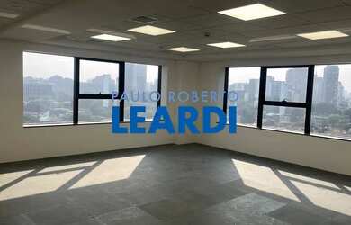 Imagem: O depósito possui 2 Vagas na garagem, 267m² de Área e está