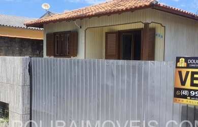 Imagem: A casa possui 2 Dormitórios, 1 Banheiro, 1 Vaga na garagem