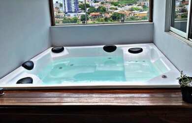 Imagem: O apartamento possui 3 Dormitórios, 1 Banheiro, 2 Vagas na