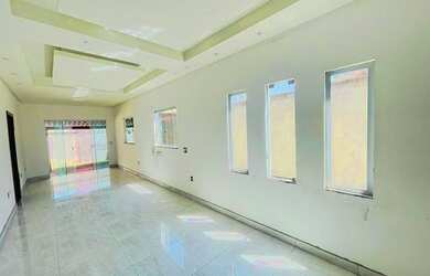 Imagem: A casa possui 3 Dormitórios, 3 Banheiros, 2 Vagas na garagem