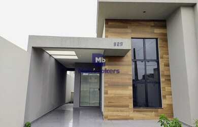 Imagem: A casa possui 3 Dormitórios, 2 Banheiros, 2 Vagas na garagem