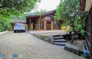 Imagem: A casa em condomínio possui 4 Dormitórios, 4 Banheiros, 4