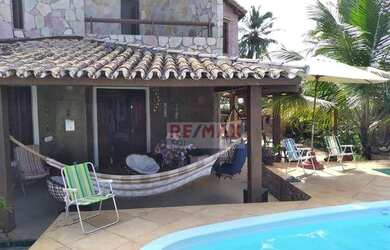 Imagem: A casa em condomínio possui 5 Dormitórios, 5 Banheiros, 450m²