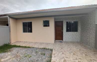 Imagem: A casa possui 3 Dormitórios, 1 Banheiro, 1 Vaga na garagem