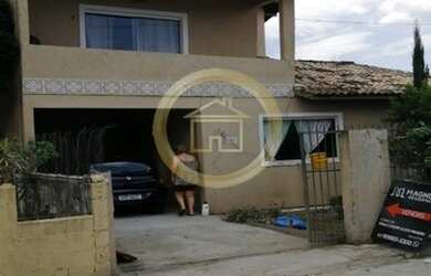 Imagem: A casa possui 5 Dormitórios, 1 Banheiro, 2 Vagas na garagem