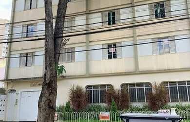 Imagem: O apartamento possui 3 Dormitórios, 1 Banheiro, 1 Vaga na garagem