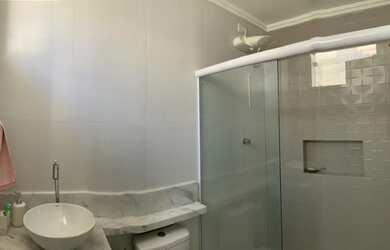 Imagem: A casa em condomínio possui 5 Dormitórios, 5 Banheiros, 2