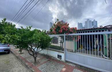 Imagem: A casa em condomínio possui 3 Dormitórios, 3 Banheiros, 265m²