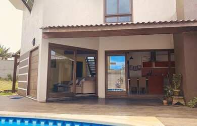 Imagem: A casa possui 3 Dormitórios, 3 Banheiros, 5 Vagas na garagem