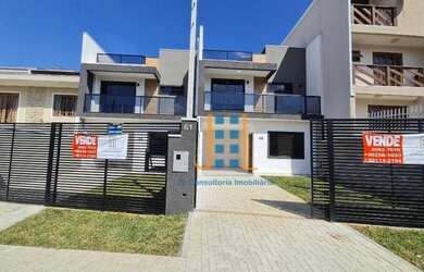 Imagem: A casa possui 3 Dormitórios, 2 Banheiros, 2 Vagas na garagem