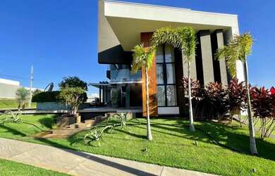 Imagem: A casa em condomínio possui 4 Dormitórios, 5 Banheiros, 450m²