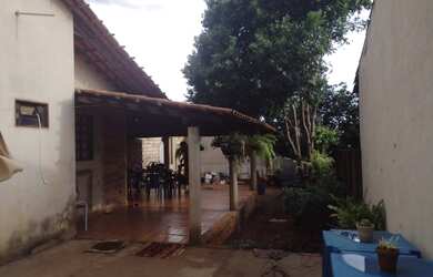 Imagem: A casa possui 3 Dormitórios, 1 Banheiro, 4 Vagas na garagem